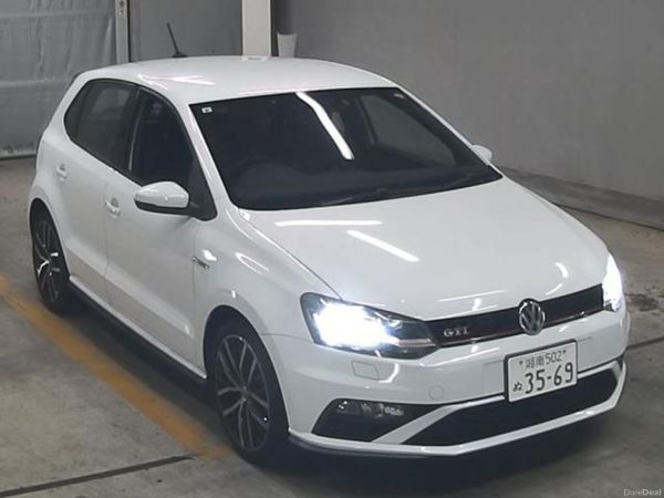 Volkswagen Polo Hatchback, Petrol, 2015, White