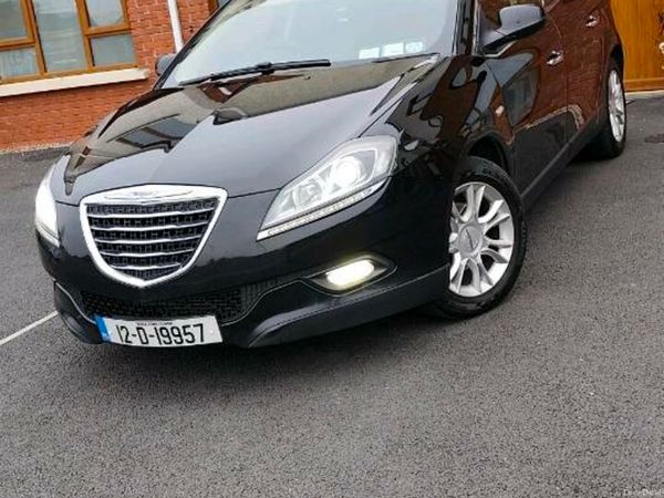 Chrysler Delta MPV, Diesel, 2012, Black