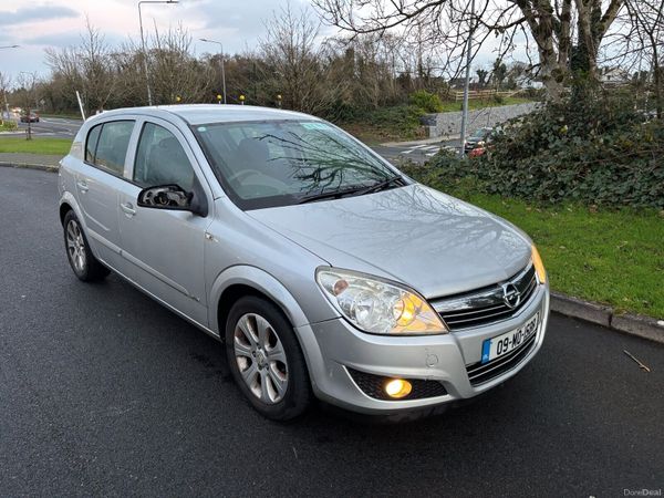 Opel Astra Hatchback, Petrol, 2009, Silver
