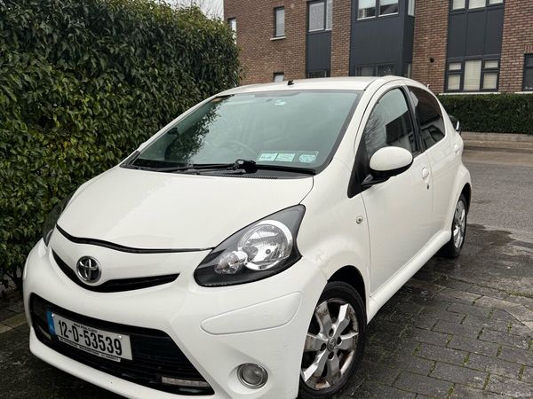 Toyota Aygo Hatchback, Petrol, 2012, White