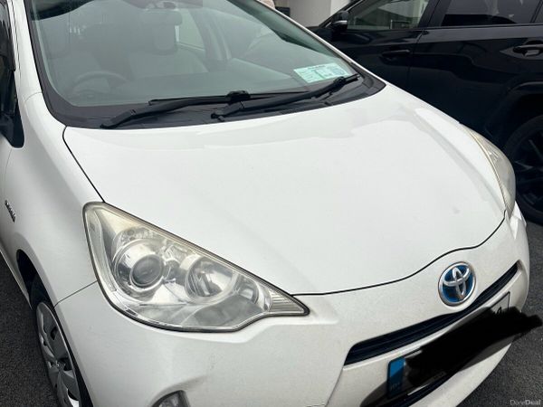 Toyota Aqua Hatchback, Petrol Hybrid, 2014, White