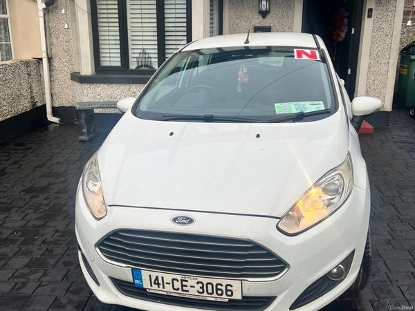 Ford Fiesta Hatchback, Petrol, 2014, White