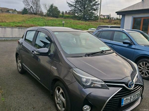 Toyota Yaris Hatchback, Petrol Hybrid, 2017, Grey