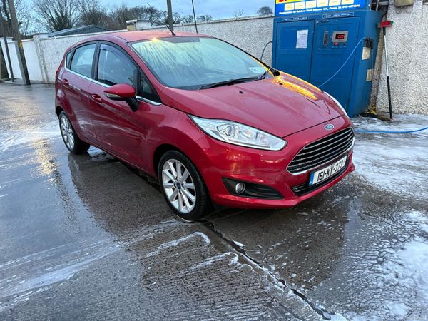Ford Fiesta Hatchback, Petrol, 2016, Red