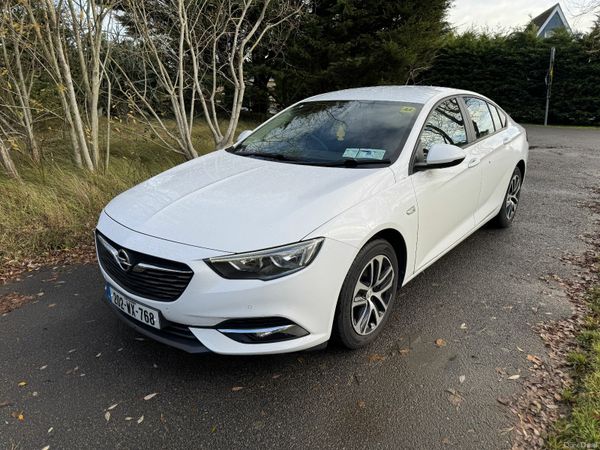 Opel Insignia Hatchback, Diesel, 2020, White