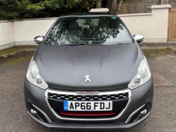 Peugeot 208 Hatchback, Petrol, 2016, Silver