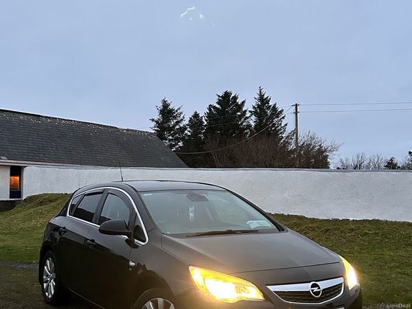 Opel Astra Hatchback, Diesel, 2011, Black