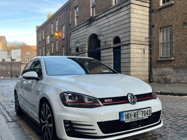 Volkswagen Golf Hatchback, Petrol, 2016, White