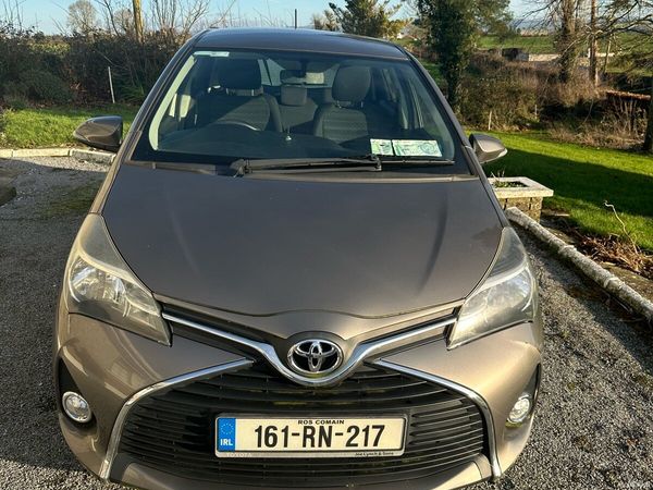 Toyota Yaris Hatchback, Petrol, 2016, Grey