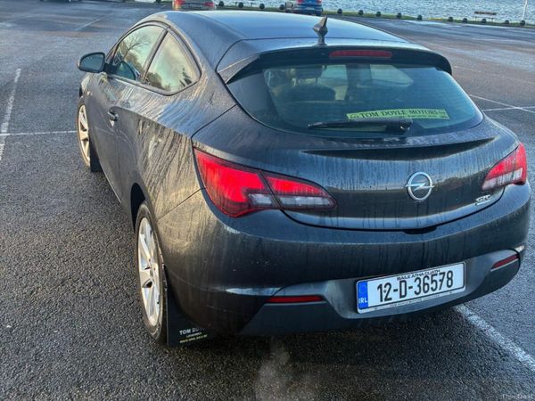 Opel Astra Hatchback, Petrol, 2012, Black