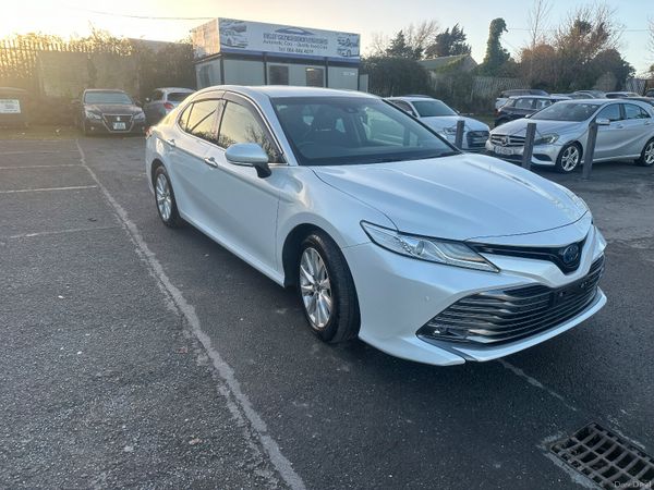 Toyota Camry Saloon, Petrol Hybrid, 2020, White