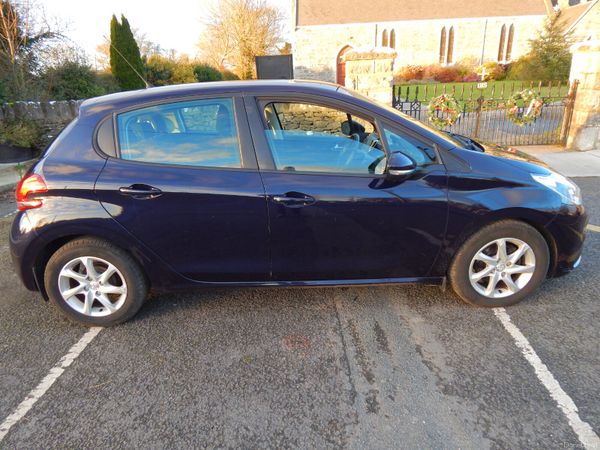 Peugeot 208 Hatchback, Diesel, 2016, Blue