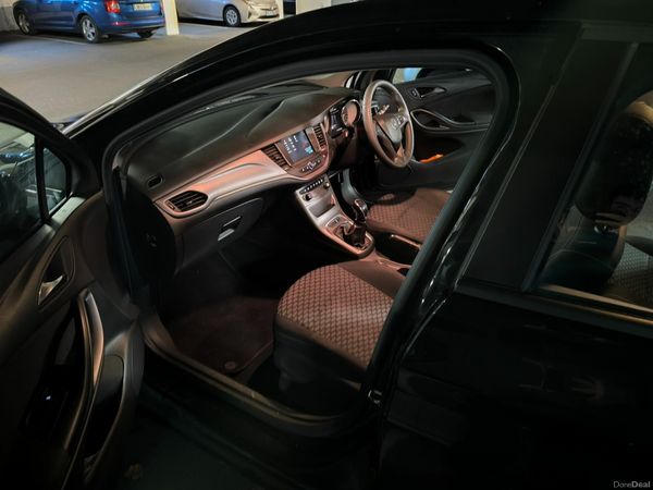 Opel Astra Hatchback, Petrol, 2017, Black