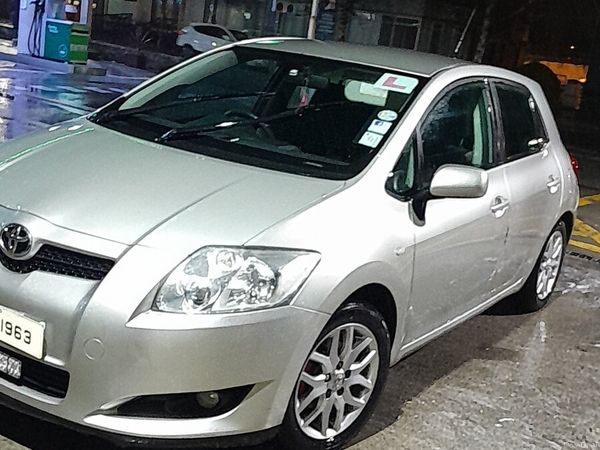 Toyota Auris Hatchback, Diesel, 2009, Silver