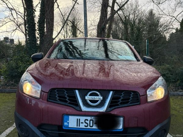 Nissan Qashqai Hatchback, Diesel, 2011, Red