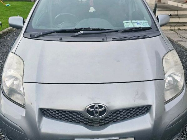 Toyota Yaris Hatchback, Petrol, 2009, Silver