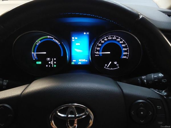 Toyota Auris MPV, Petrol Hybrid, 2018, Red