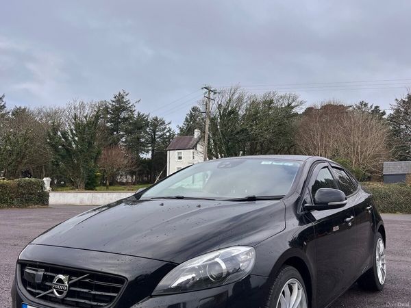 Volvo V40 Hatchback, Diesel, 2012, Black