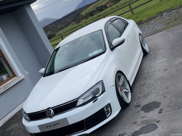 Volkswagen Jetta Saloon, Diesel, 2012, White