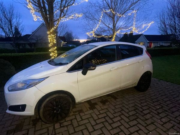 Ford Fiesta Hatchback, Petrol, 2016, White