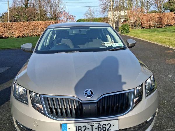 Skoda Octavia Saloon, Diesel, 2018, Grey