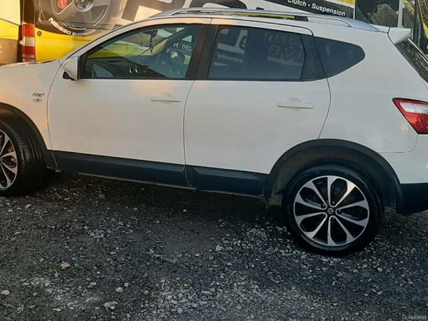 Nissan Qashqai Hatchback, Diesel, 2012, Black