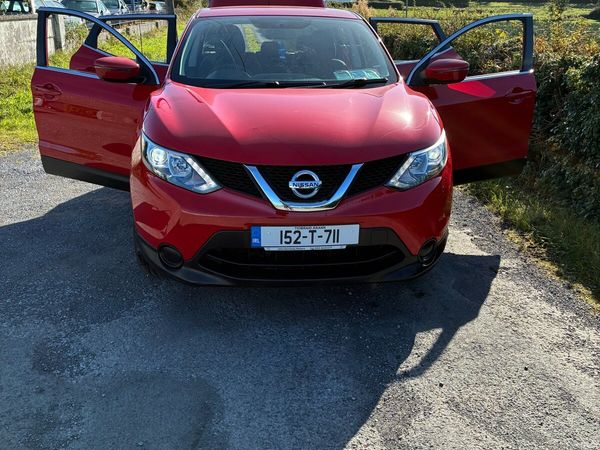 Nissan Qashqai Hatchback, Diesel, 2015, Red