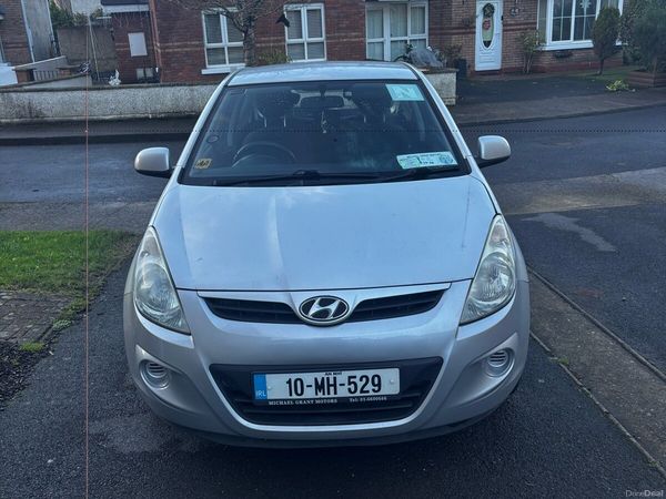 Hyundai i20 Hatchback, Petrol, 2010, Silver