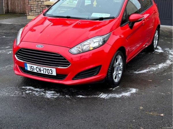 Ford Fiesta Hatchback, Petrol, 2015, Red