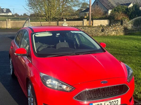 Ford Focus Hatchback, Petrol, 2015, Red