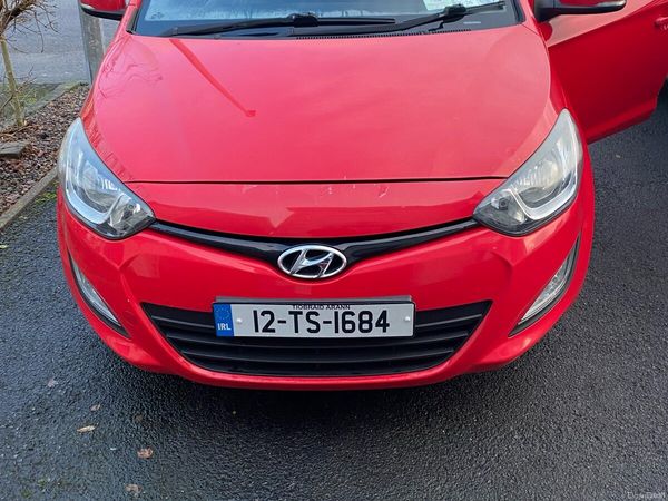 Hyundai i20 Hatchback, Diesel, 2012, Red