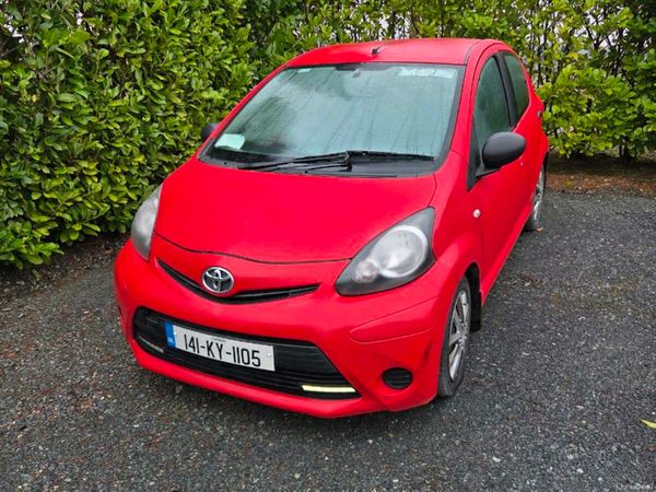 Toyota Aygo Hatchback, Petrol, 2014, Red