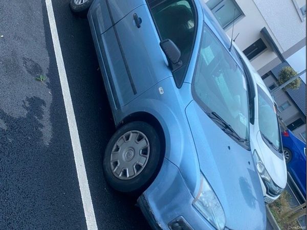 Ford Focus Saloon, Petrol, 2006, Blue