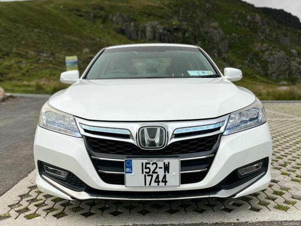 Honda Accord Saloon, Petrol Hybrid, 2015, White
