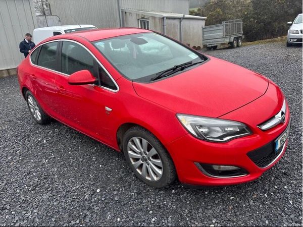 Opel Astra Saloon, Diesel, 2015, Red