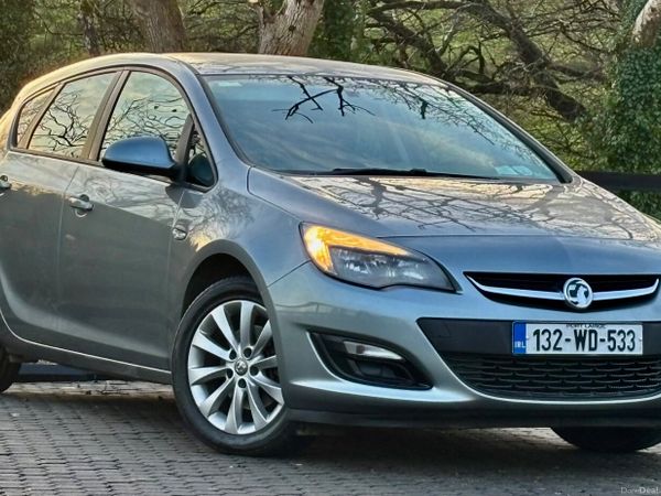 Vauxhall Astra Hatchback, Diesel, 2013, Silver