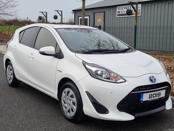 Toyota Aqua Hatchback, Petrol Hybrid, 2019, White