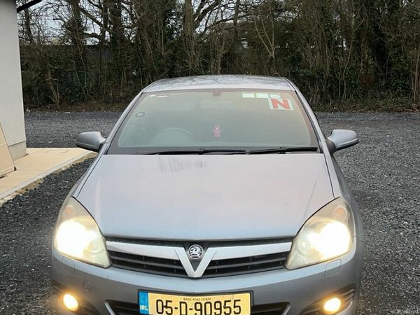 Vauxhall Astra Hatchback, Petrol, 2005, Silver