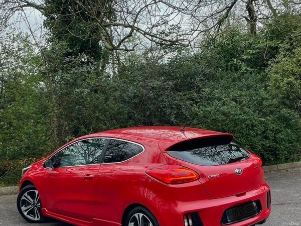 Kia Ceed Hatchback, Diesel, 2017, Red