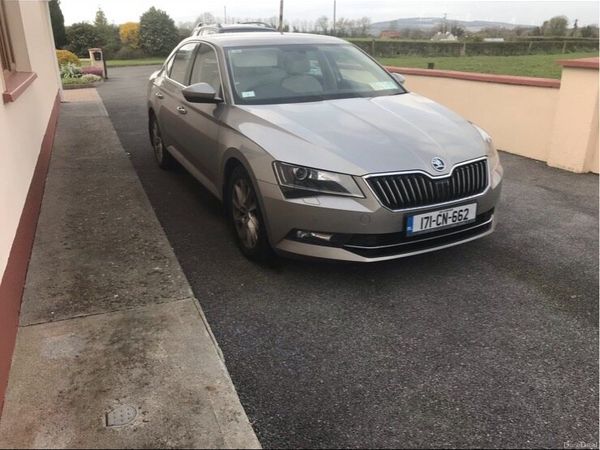 Skoda Superb Saloon, Diesel, 2017, Yellow