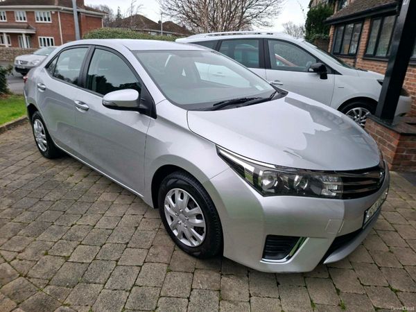 Toyota Corolla Saloon, Diesel, 2015, Silver