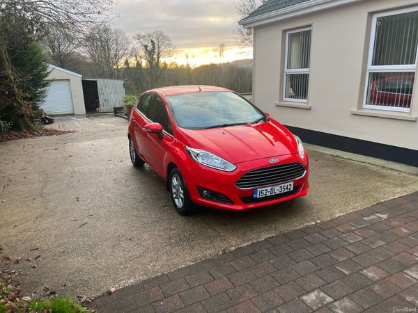 Ford Fiesta Hatchback, Petrol, 2015, Red