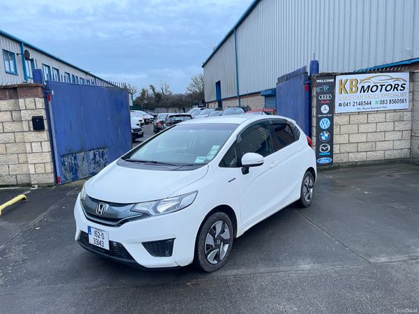 Honda Fit Hatchback, Petrol Hybrid, 2015, White