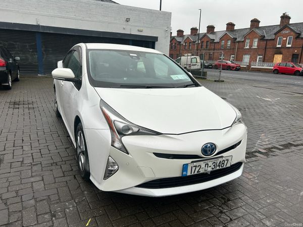Toyota Prius Hatchback, Petrol Hybrid, 2017, White
