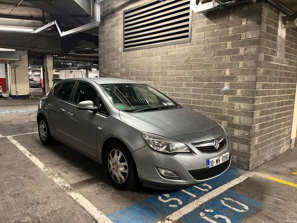 Vauxhall Astra Hatchback, Diesel, 2010, Silver
