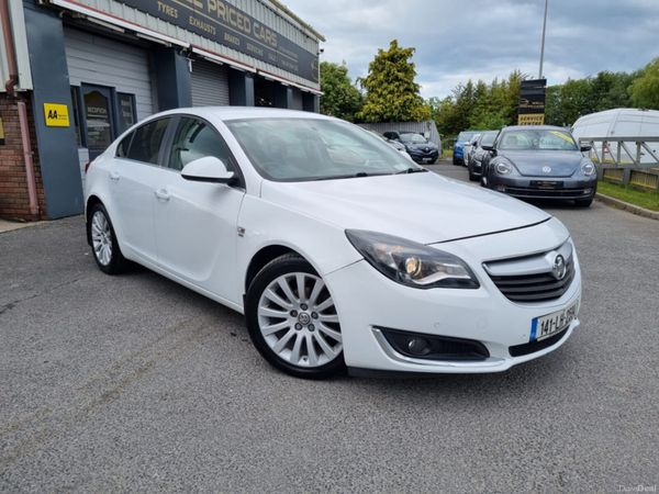 Vauxhall Insignia Hatchback, Diesel, 2014, White