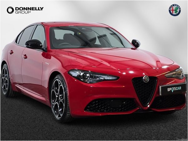 Alfa Romeo Giulia Saloon, Petrol, 2022, Red