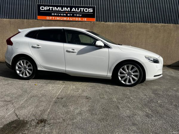 Volvo V40 Hatchback, Petrol, 2015, White