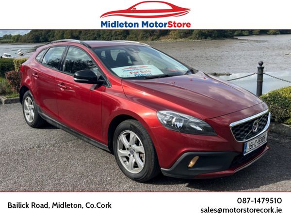 Volvo V40 Hatchback, Diesel, 2015, Red