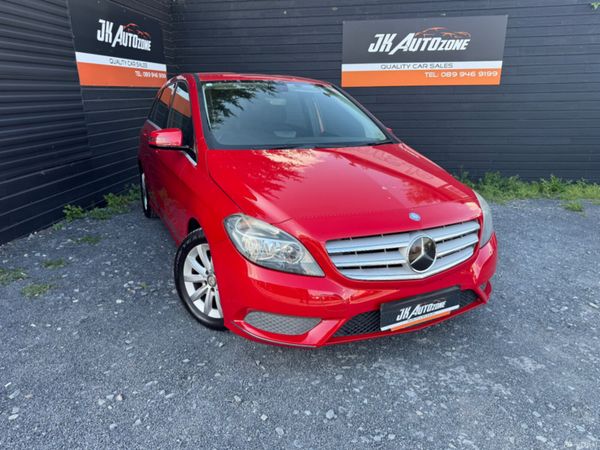 Mercedes-Benz B-Class Hatchback, Petrol, 2014, Red